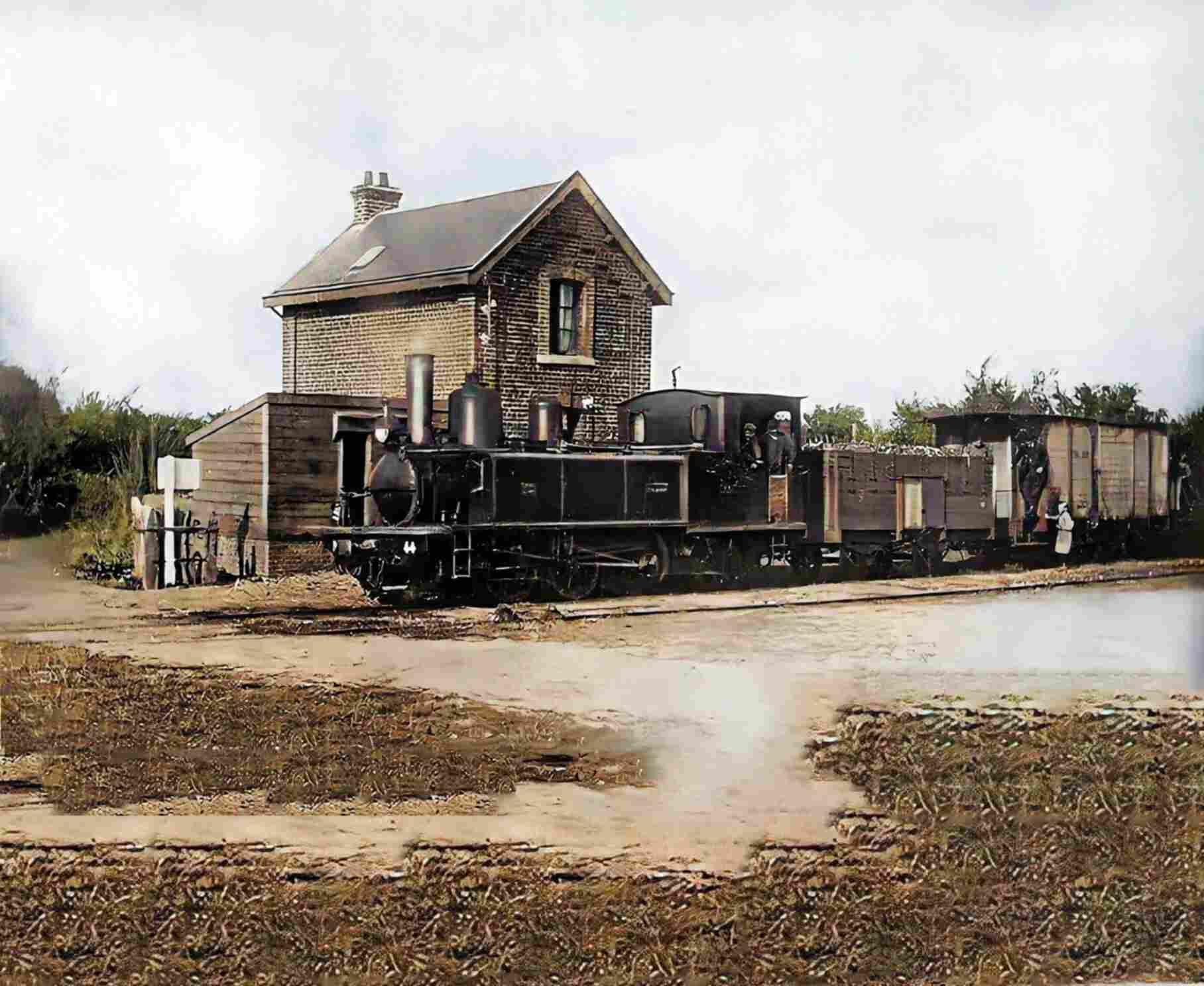 La gare du Buisson à Alquines, sur le chemin de la ligne Anvin - Calais