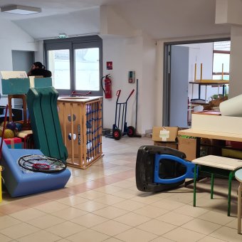Photo École temporaire dans le café des sports