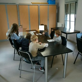 Photo Le 17 mai, la médiathèque accueillait une classe de maternelle